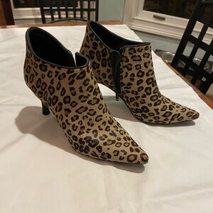 20% off today! Or make an offer! 

Vaneli cheetah-print calf fur booties. 7M.
